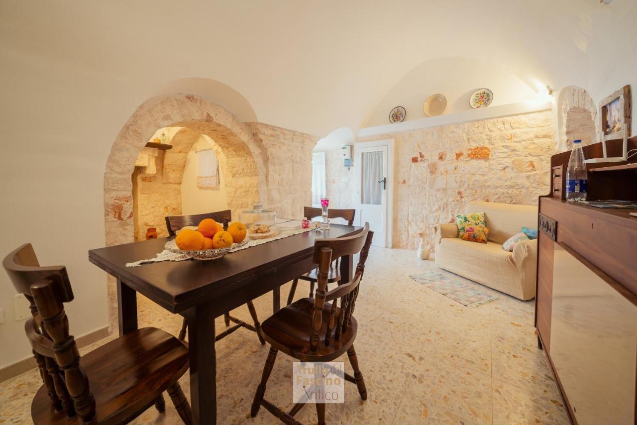 Trullo Dal Fascino Antico Villa Locorotondo Exterior foto
