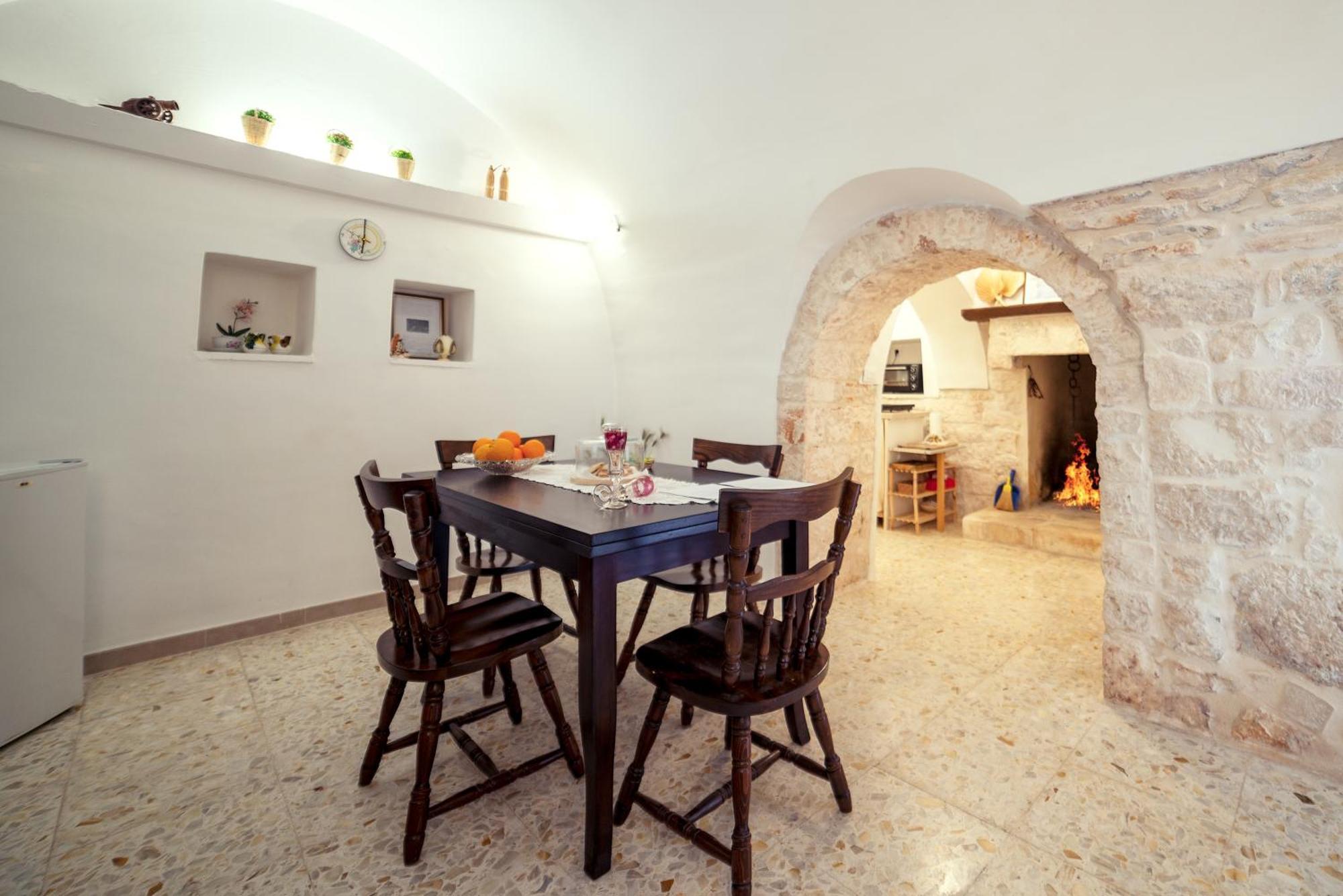 Trullo Dal Fascino Antico Villa Locorotondo Exterior foto
